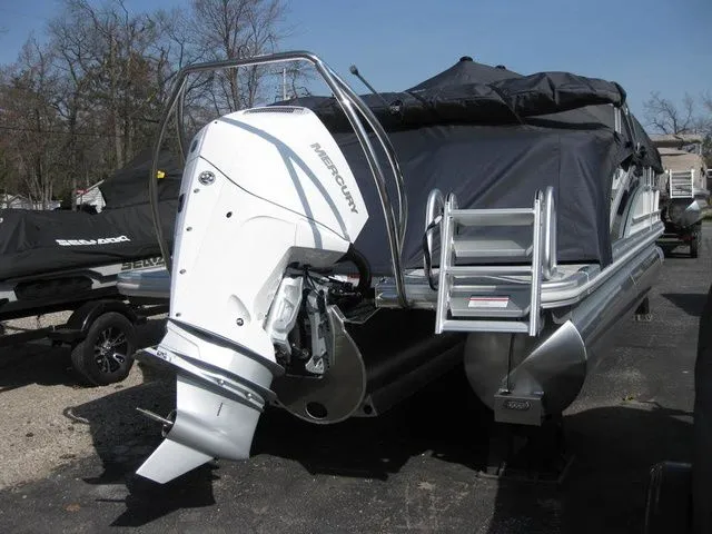 Slide: The Image of Bennington 22MOFBSF Tritoon w/200hp Mercury OB 2026 - 27