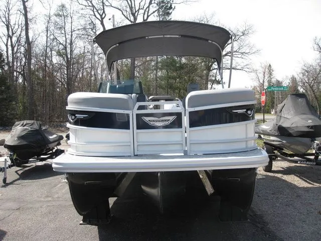 Slide: The Image of Bennington 22MOFBSF Tritoon w/200hp Mercury OB 2026 - 3