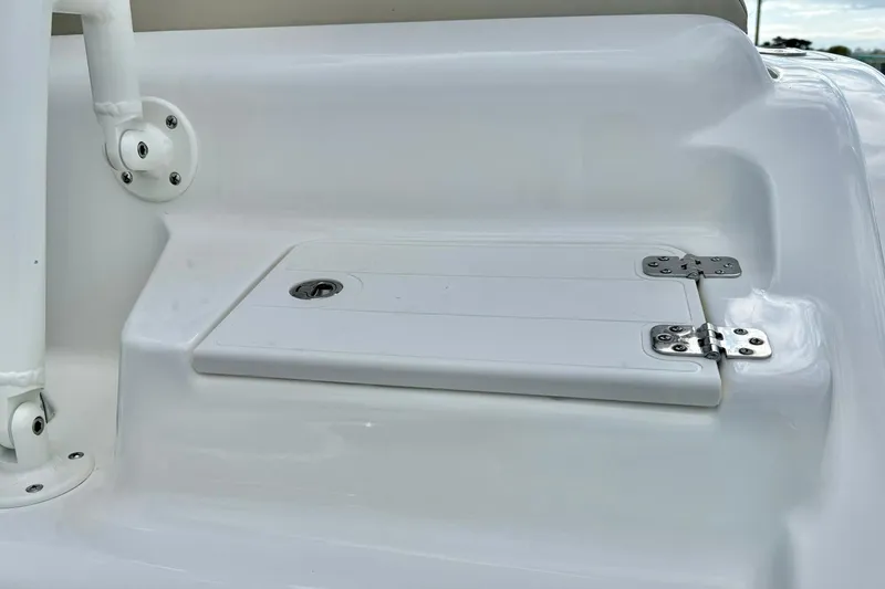 Slide: The Image of Key West 219 FS 2026 boat hatch with stainless steel hinges and white finish. - 37