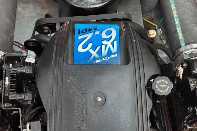 Slide: The Image of MerCruiser 6.2 MPI engine in a 2001 Sea Ray 340 Sundancer boat. - 25