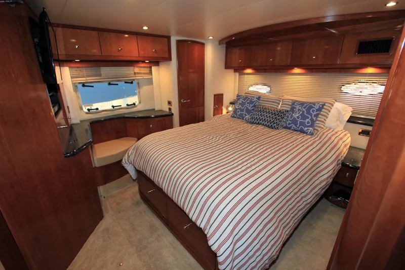Slide: The Image of Luxurious bedroom in a 2001 Carver 506 Motor Yacht. - 33
