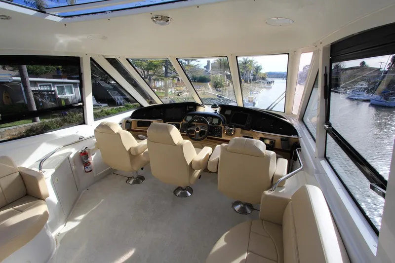 Slide: The Image of Interior of 2001 Carver 506 Motor Yacht with panoramic view. - 40