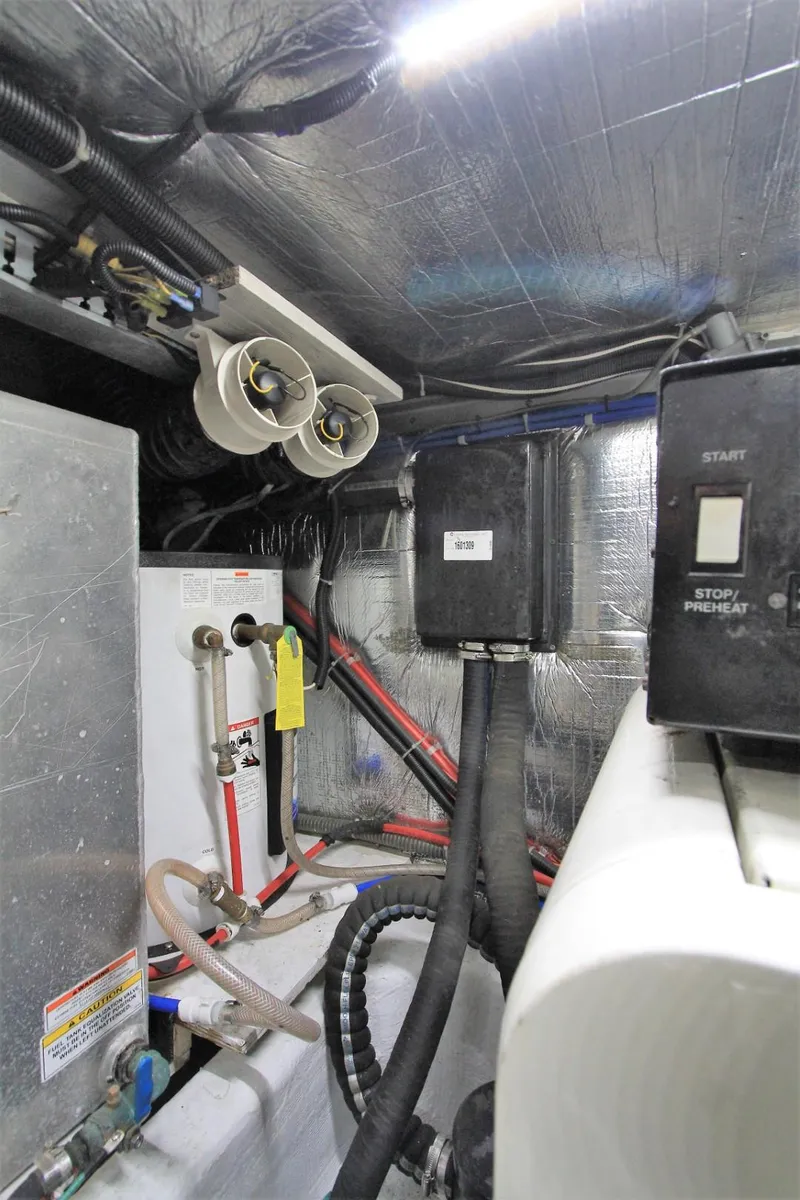 Slide: The Image of Carver Yachts 506 Motor Yacht 2001 - 70