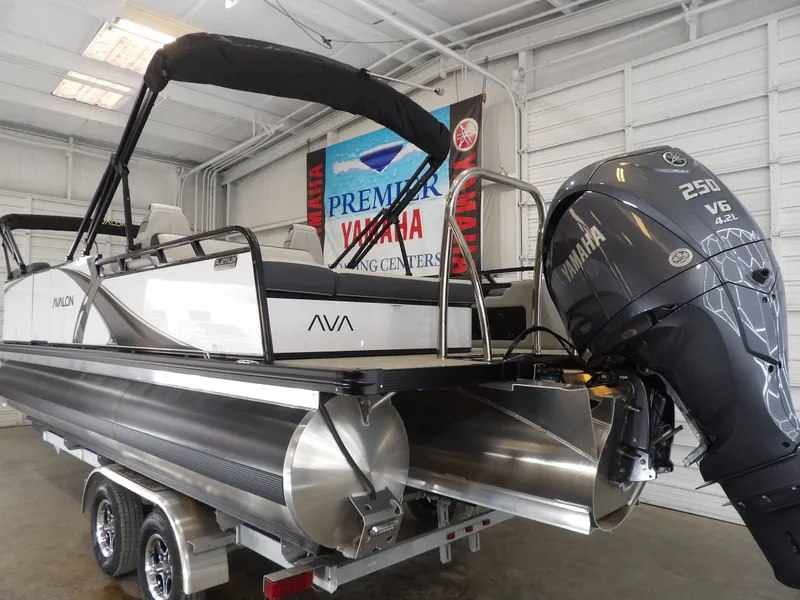 Slide: The Image of Avalon LSZ Versatile Rear Bench - 23' 2025 - 11