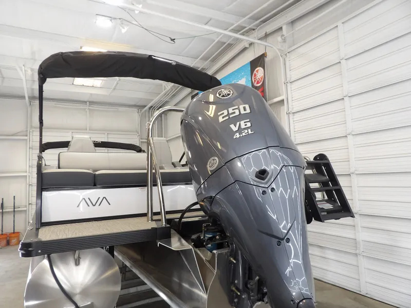 Slide: The Image of Avalon LSZ Versatile Rear Bench - 23' 2025 - 12