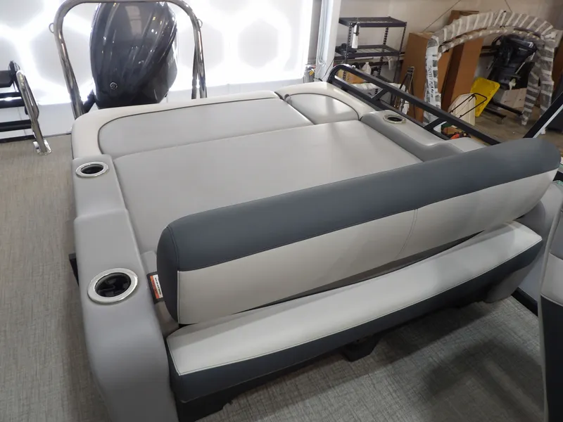 Slide: The Image of Avalon LSZ Versatile Rear Bench - 23' 2025 - 22