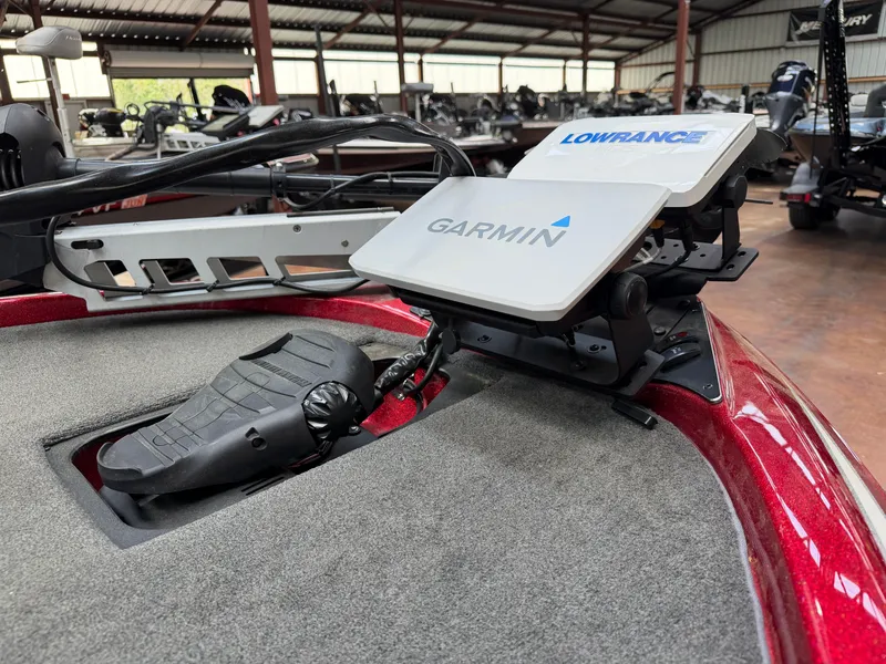 Slide: The Image of 2016 Skeeter ZX225 boat with Garmin and Lowrance devices. - 5