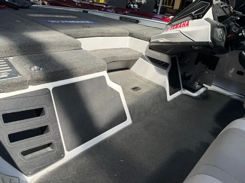 Slide: The Image of Skeeter FX20 Limited Edition 2019 - 10