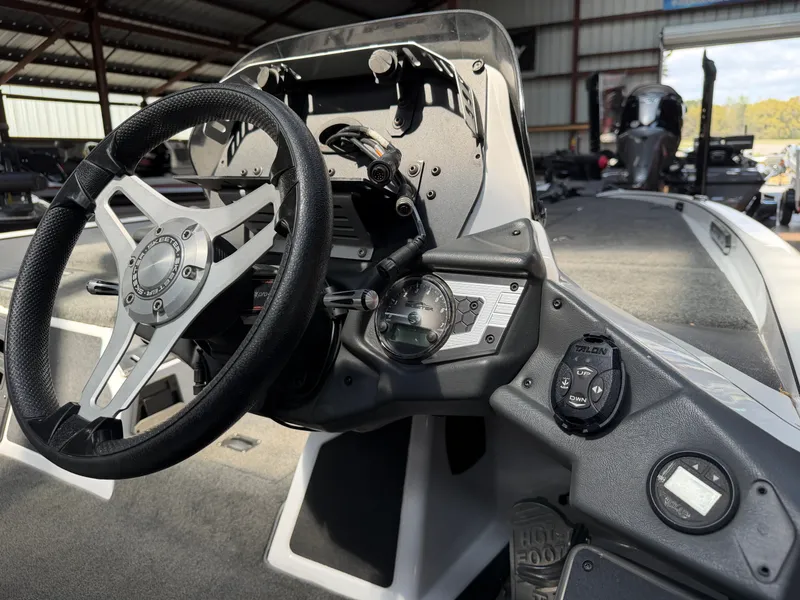 Slide: The Image of Skeeter FX20 Limited Edition 2019 - 12