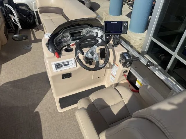 Slide: The Image of Sun Tracker SportFish 22 XP3 2019 - 17