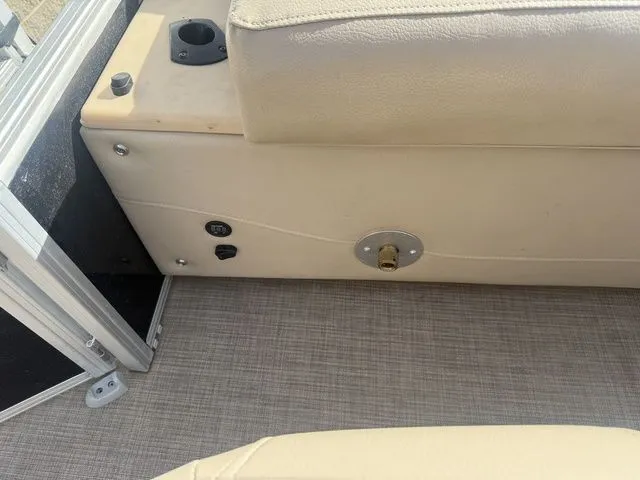 Slide: The Image of Sun Tracker SportFish 22 XP3 2019 - 25