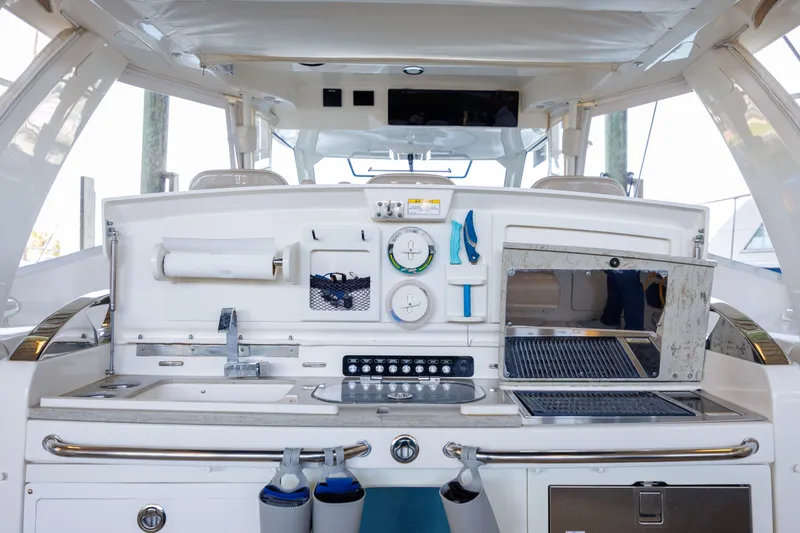 Slide: The Image of Boston Whaler 420 Outrage 2019 - 18