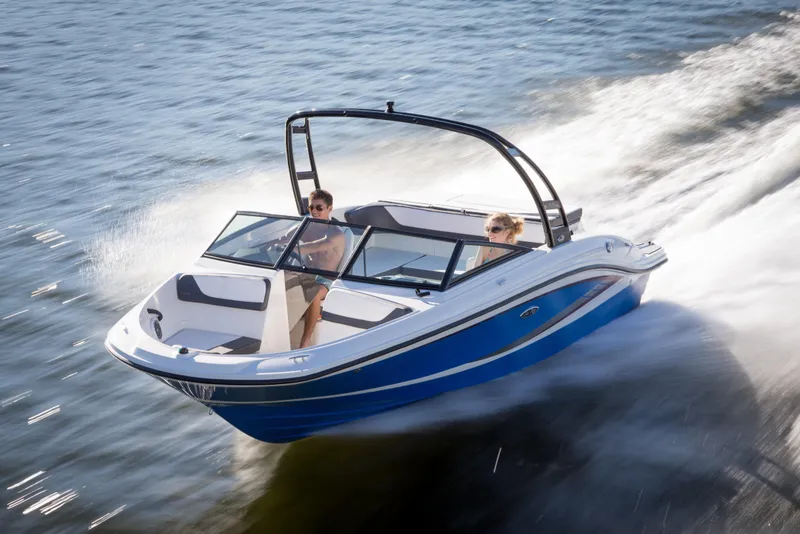 Slide: The Image of Interior of a 2016 Sea Ray 21 SPX boat with steering wheel and seating. - 5