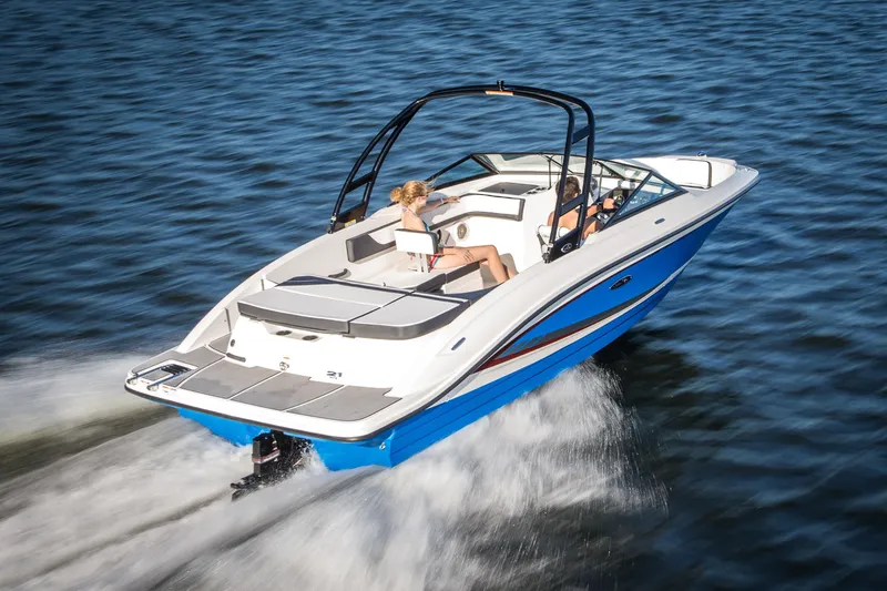 Slide: The Image of Interior of a 2016 Sea Ray 21 SPX boat with seating area. - 7