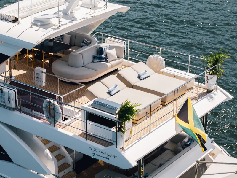 Slide: The Image of Azimut Grande 27M 2020 - 8