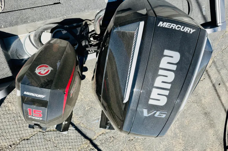 Slide: The Image of Mercury 225 V6 and 15 Pro outboard motors on Lund 2075 Impact XS, 2026 model. - 7