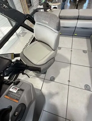 Slide: The Image of Sea-Doo Switch Cruise 21 2023 - 6