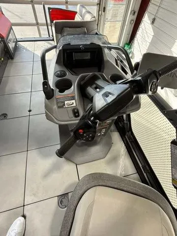 Slide: The Image of Sea-Doo Switch Cruise 21 2023 - 7