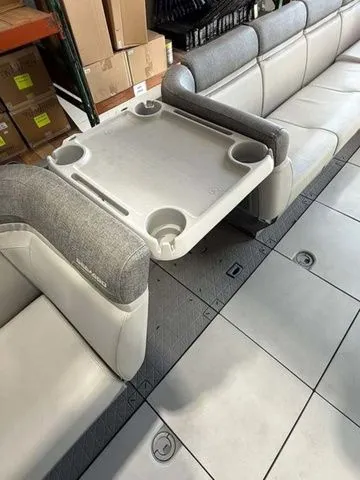 Slide: The Image of Sea-Doo Switch Cruise 21 2023 - 8