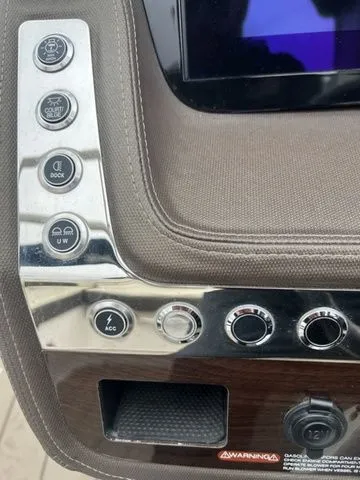 Slide: The Image of Chaparral 26 Surf 2021 - 18