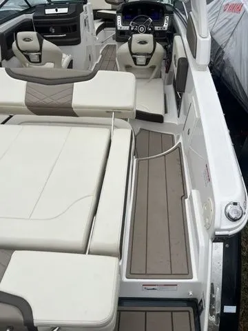 Slide: The Image of Chaparral 26 Surf 2021 - 8