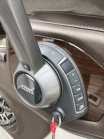 Slide: The Image of Chaparral 26 Surf 2021 - 21