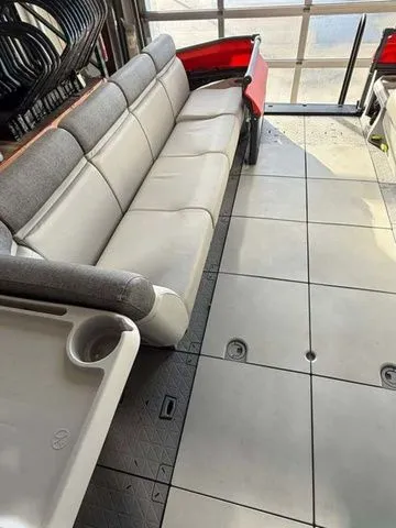 Slide: The Image of Sea-Doo Switch Cruise 21 2023 - 10