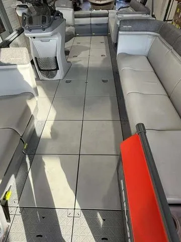 Slide: The Image of Sea-Doo Switch Cruise 21 2023 - 11