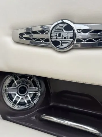 Slide: The Image of Chaparral 26 Surf 2021 - 13