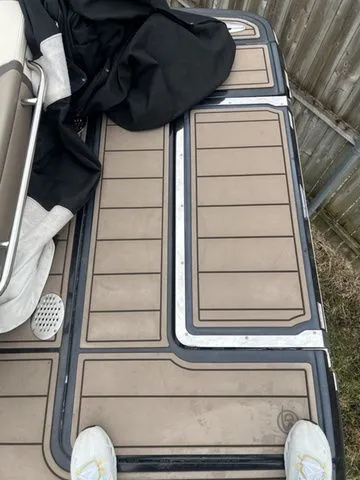 Slide: The Image of Chaparral 26 Surf 2021 - 6