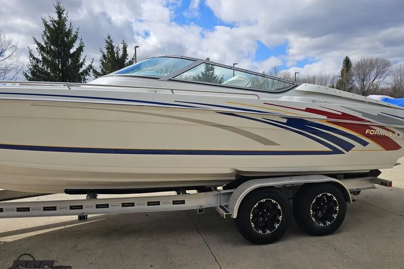 Slide: The Image of 2008 Formula 271 FASTech boat on trailer, featuring sleek design and vibrant graphics. - 20