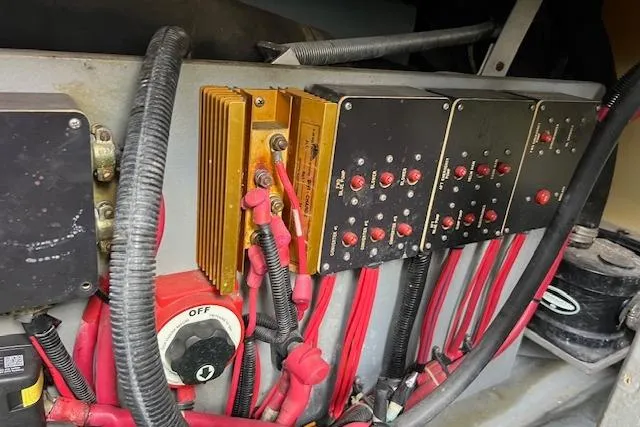 Slide: The Image of 1994 Sea Ray Sundancer 400 docked at marina with American flag. - 28