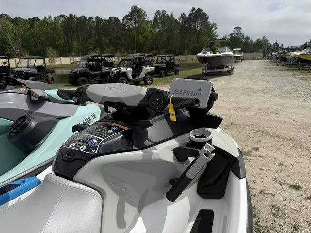 Slide: The Image of Sea-Doo FishPro Sport 170 iBR and iDF 2023 - 12