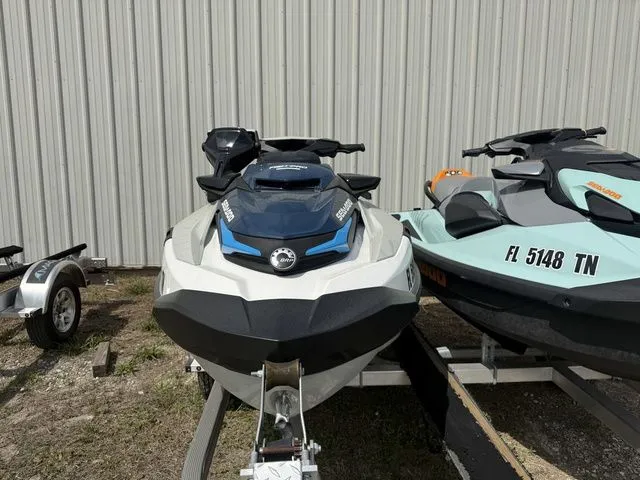 Slide: The Image of Sea-Doo FishPro Sport 170 iBR and iDF 2023 - 3