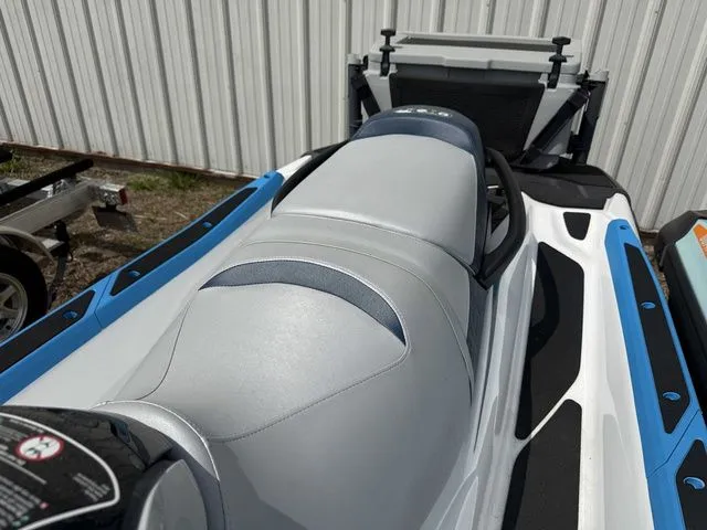 Slide: The Image of Sea-Doo FishPro Sport 170 iBR and iDF 2023 - 8