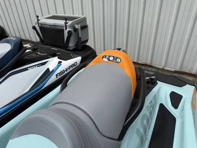 Slide: The Image of Sea-Doo Wake 170 2023 - 12