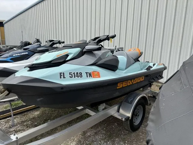 Slide: The Image of Sea-Doo Wake 170 2023 - 4