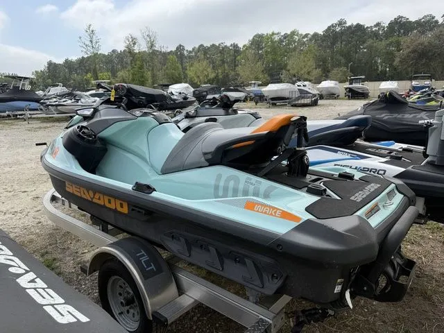 Slide: The Image of Sea-Doo Wake 170 2023 - 5