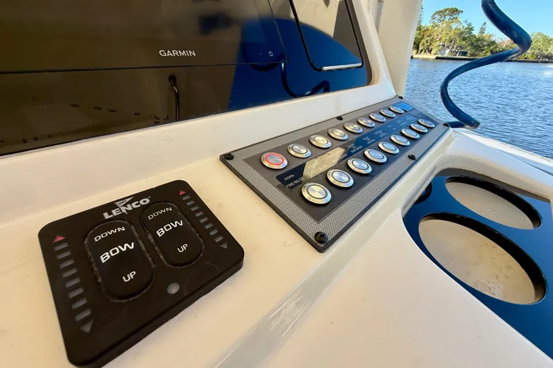 Slide: The Image of Control panel of a 2022 Scout 277 LXF boat with Garmin display. - 22