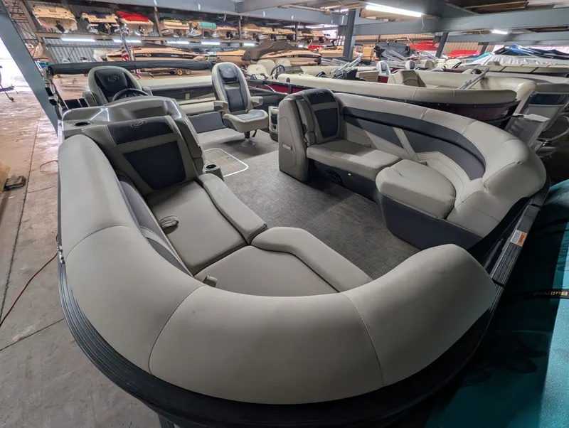 Slide: The Image of Barletta Cabrio 22UC 2022 - 10