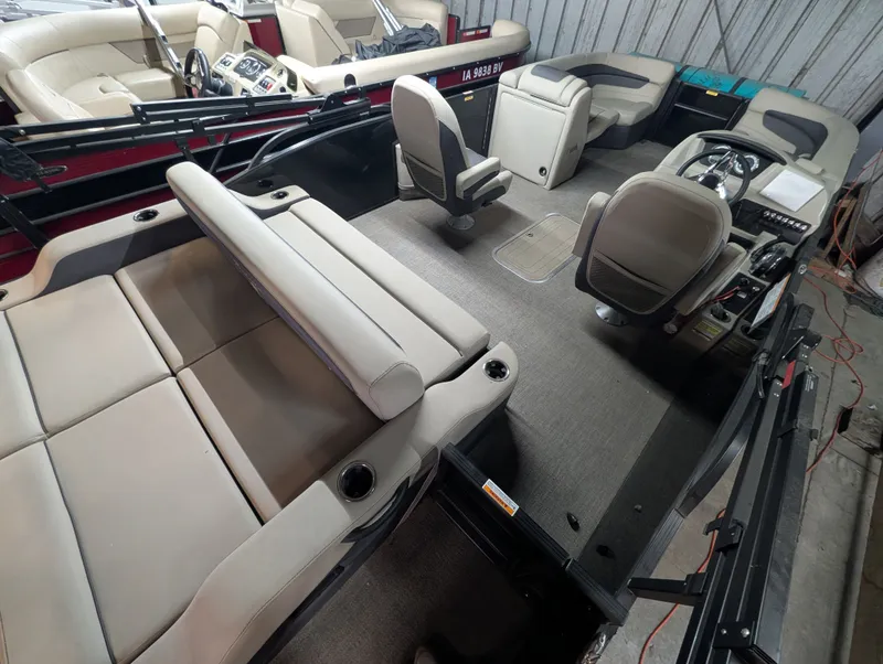 Slide: The Image of Barletta Cabrio 22UC 2022 - 11