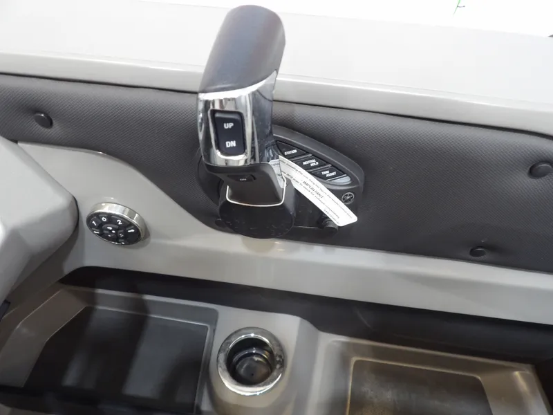 Slide: The Image of Avalon LSZ Versatile Rear Bench - 23' 2025 - 20