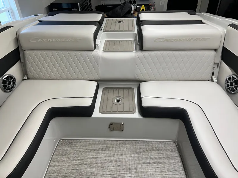 Slide: The Image of Crownline Boats 240 SS 2021 - 11