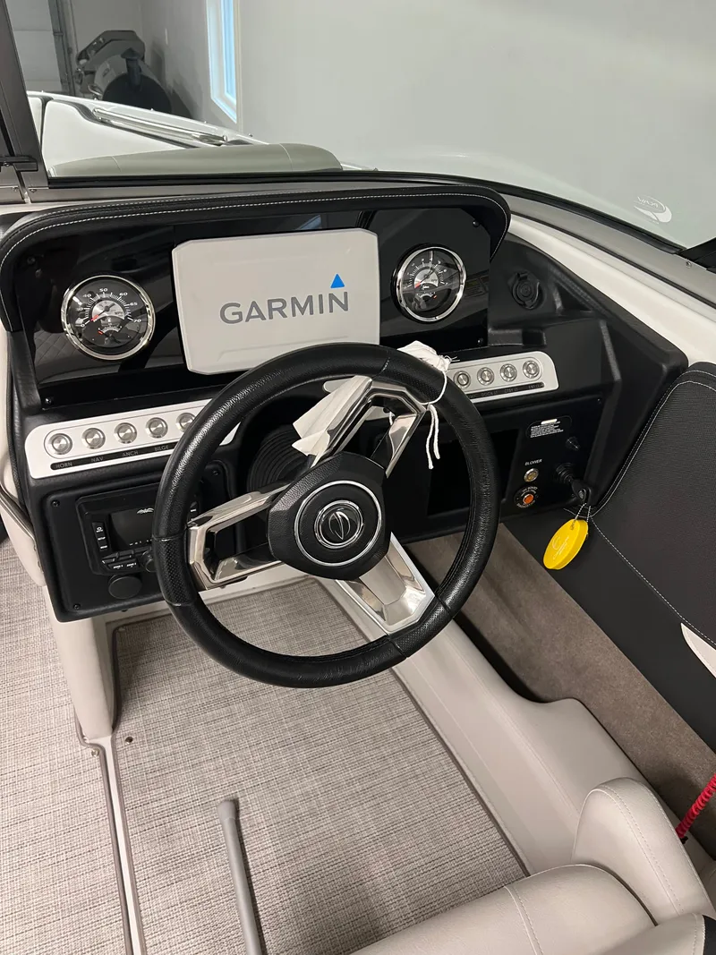 Slide: The Image of Crownline Boats 240 SS 2021 - 14