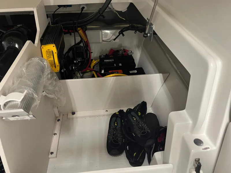 Slide: The Image of Crownline Boats 240 SS 2021 - 15