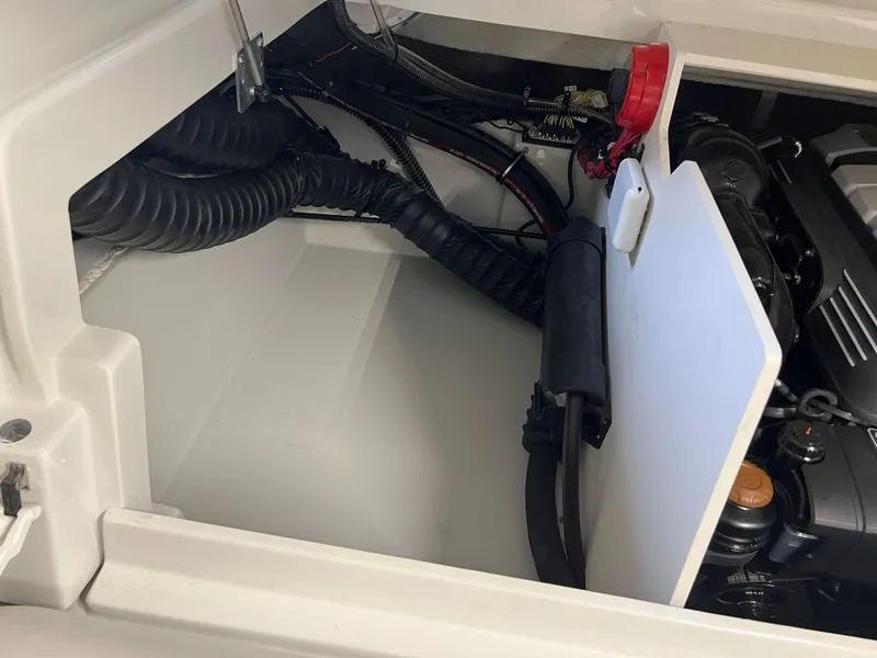 Slide: The Image of Crownline Boats 240 SS 2021 - 16