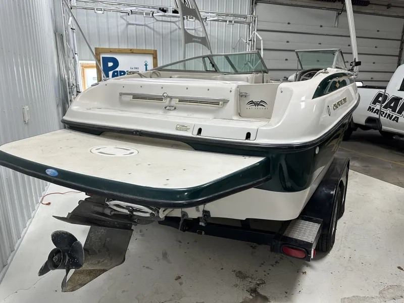 Slide: The Image of Crownline Boats 205 2000 - 5