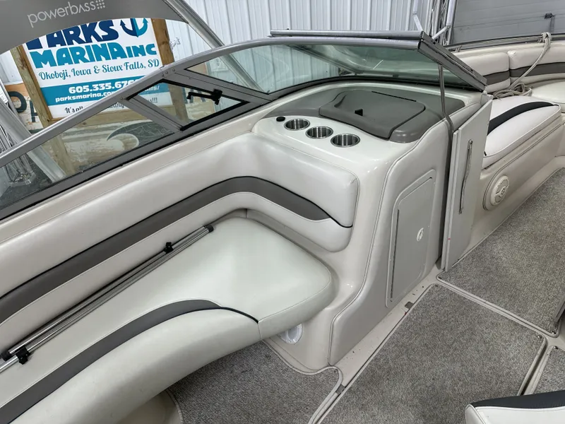 Slide: The Image of Crownline Boats 205 2000 - 9