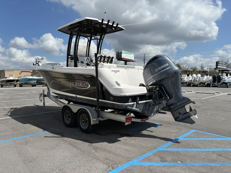 Slide: The Image of Robalo R222 2021 - 5