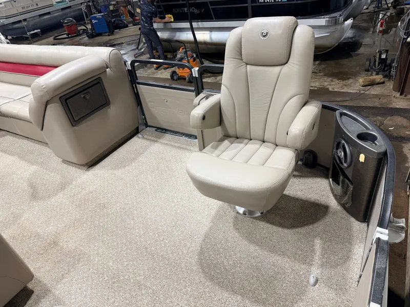 Slide: The Image of Premier 251 Cast-a-Way Fish & Cruise Pontoon & 115HP Mercury 4Stroke - $19,995 2007 - 14